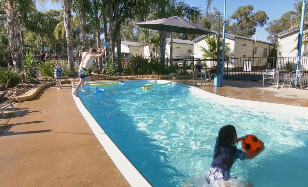 Big4 Moama Holiday Park Экстерьер фото